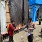 Dit Pam Obvit Polda Sulbar Bagikan Ratusan Masker di Masjid