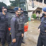 Dansat Brimob Dampingi Kapolda Sulsel Pantau Pengamanan Natal di Gereja