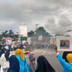 Tolak Kenaikan Harga BBM, Masa Aksi Sulbar Bergerak Tutup Jalan Simpan 4 Simbuang