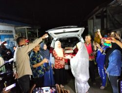 Banjir Desa Rantedoda, Camat Tapalang Salurkan Bantuan