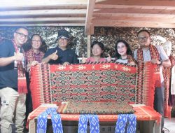 Akmal Ajak Masyarakat Promosikan Tenun Sekomandi
