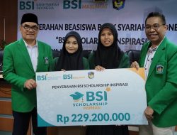 Dua Mahasiswa FEB Terima Beasiswa Dari BSI, Dekan Prof Challing: Terima Kasih Pak Rektor