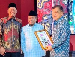 Bertemunya Sahabat Lama, Jusuf Kalla dengan KH Arif Marzuki di Wisuda Santri Spidi