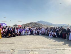 Jemaah Umroh PT Annur Ma’arif Berharap Berkah Monumen Cinta Jabal Rahmah