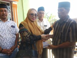 Nurmalasari Yasin dan KKDB Serahkan Bantuan Korban Kebakaran di Barru