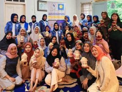 IWAPI dan GERKATIN Sulsel Latih Ibu Disabilitas dan Tunah Rungu Buat Toples