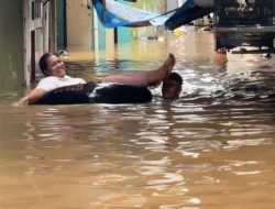 Banjir Setinggi 2 Meter Melanda Kebon Pala, Jakarta Timur