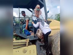 Viral Dua Bidan Puskesmas di Kampar Naik Vibro Roller untuk Lewati Jalan Berlumpur