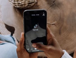 Dampak Scrolling TikTok Pada Kesehatan Remaja