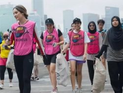 Turun Langsung ke Jalan, Cinta Laura Bersihkan Sampah dan Ajak Penggemar Jaga Lingkungan