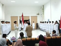 Camat Tapalang Kukuhkan Paskibraka HUT RI Ke-80