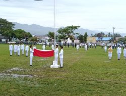 Hujan Deras, Basah dan Becek Warnai Upacara Penurunan Bendera di Tapalang