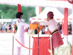 Merah Putih Berkibar Gagah di Pantai Manakarra, Pemprov Sulbar Peringati HUT ke-80 RI dengan Khidmat