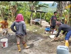 Warga Pamombong Gotong Royong Tambal Jalan Rusak