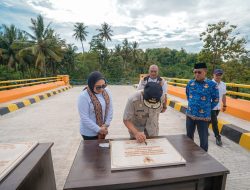 Suhardi Duka Resmikan Jembatan dan Tanggul di Tapandullu