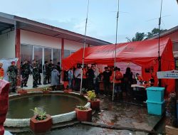 Keluarga Co Pilot Pesawat ATR Tiba di Posko SAR Tompo Bulu