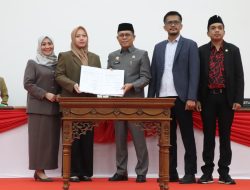 DPRD Sulbar Sahkan Perubahan Perda BUMD Sebuku Energi Malaqbi, Sekda Beri Apresiasi