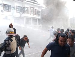 Demo di Polresta Mamuju Ricuh, Massa Dipukul Mundur Hingga Kepemukiman Warga