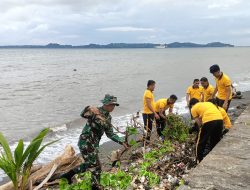 Sinergi Polres Parepare bersama TNI dan Pemkot Parepare Lakukan Bersih – Bersih Pantai Mattirotasi