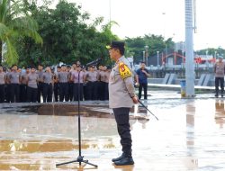 Polda Sulsel Gelar Bakti Sosial, Bersihkan Anjungan Pantai Losari