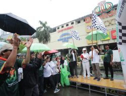 Meski Hujan, Ribuan Peserta Ramaikan Fun Walk Milad ke-20 Shohwatul Is’ad