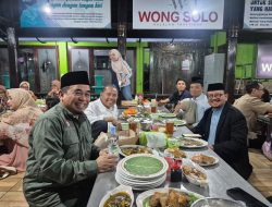 Pererat Silaturahmi, Ketua Majelis Guru Besar UNM Buka Puasa Bersama di RM Ayam Bakar Wong Solo