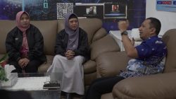 Kepala BPS Sulbar Suri Handayani saat berbincang dengan Kadis Kominfo Sulbar Muhammad Ridwan Djafar