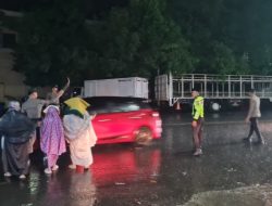 Polisi Di Maros Tetap Laksanakan Pelayanan Pengamanan Tarawih di Tengah Peringatan Cuaca Ekstrem BMKG