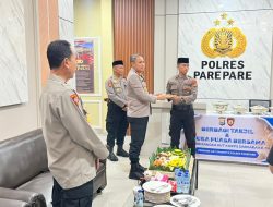 Peringati HUT Korps Sabhara ke-74, Samapta Polres Parepare Bersih Rumah Ibadah, Berbagi Takjil hingga Buka Puasa Bersama