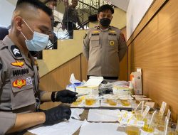Cegah Narkoba, Personel Polda Sulbar Jalani Tes Urine Mendadak