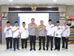 Wujud Kepedulian Sosial di Bulan Ramadan, Kapolda Sulsel Serahkan Zakat Fitrah kepada BAZNAS