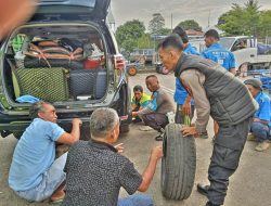 Ban Mobil Pemudik Pecah di Pelabuhan Parepare, Polisi Turun Tangan Bantu Perbaikan