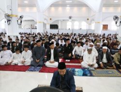 Bupati Irwan Bachri Syam Shalat Id di Masjid Agung Malili, Ajak Warga Perkuat Persaudaraan