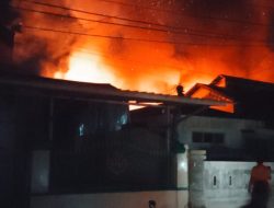 Dua Rumah di Jalan Mangundang Polewali Ludes Terbakar