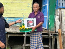 Satnarkoba Polresta Mamuju Bagikan Sembako untuk Warga