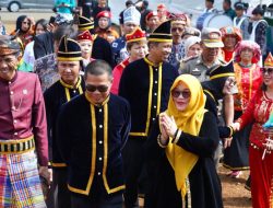 Hadiri Pagelaran Adat Padoe, Wabup Lutim Soroti Pentingnya Pelestarian Budaya