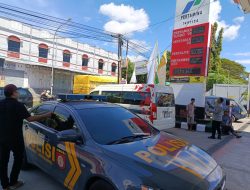 Patroli Polsek Soreang Pantau Aktivitas SPBU, Pastikan Situasi Tetap Kondusif Pasca Isu Kenaikan BBM