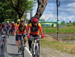Cuaca Panas Tak Surutkan Semangat SCC Brimob Polda Sulsel Gowes Kamtibmas