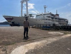 Pemberangkatan KM Adithya dari Parepare ke Samarinda, Polsek KPN Lakukan Pengamanan