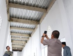Respons Cepat Aduan Warga, Bupati Luwu Timur Tinjau Kebocoran Masjid Islamic Center Mahalona