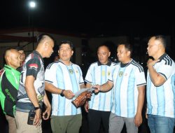 HUT Bhayangkara ke-80, Brimob Polda Sulsel Berbagi Kebahagiaan Lewat Nobar Piala Dunia dan Bansos