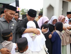 Pelukan Hangat Bupati dan Wabup untuk Anak Yatim Warnai Muharram Fest Luwu Timur