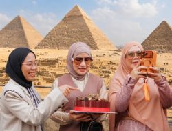 Disambut Meriah di Kairo, Desainer Nasional Lina Sukijo Terima Ucapan “Yaumul Milad” dari Mahasiswa Indonesia di Al-Azhar