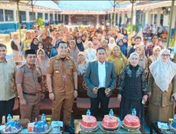 Didampingi Wakil Ketua 1 DPRD Takalar, Achmad Daeng Se’re Serahkan Bantuan PIP Kepada 106 Pelajar
