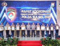 Biro SDM Polda Sulsel Terima Penghargaan WBBM dari Menteri PANRB