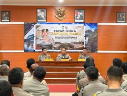 Perkuat Kedekatan dengan Masyarakat, Kapolres Maros Beri Arahan kepada Bhabinkamtibmas