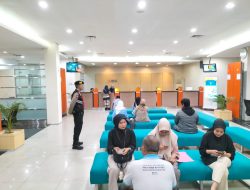 Unit Pam Obvit Polres Parepare Kawal Keamanan Bank BNI, Pantau Nasabah hingga Area ATM