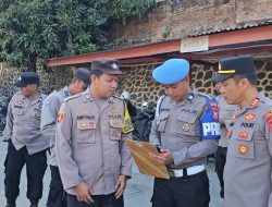 Cegah Judol dan Pinjol, Kapolsek Ujung Periksa HP dan Kendaraan Dinas Personel