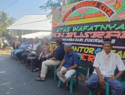 Bhabinkamtibmas Kelurahan Lumpue Melayat Tokoh Masyarakat yang Meninggal Dunia