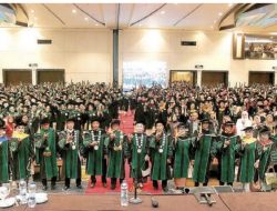 Unimerz Kukuhkan 1.333 Wisudawan Angkatan XXII, Rektor Tekankan Pentingnya Integritas di Era Al